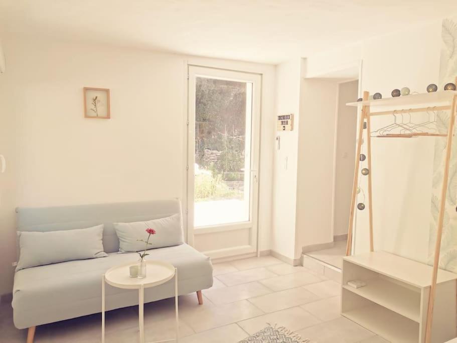 Belle Dependance De 30M2 Avec Terrasse Et Jardin Apartment Villeneuve-les-Avignon Exterior photo