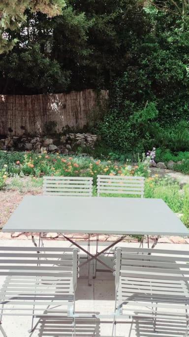 Belle Dependance De 30M2 Avec Terrasse Et Jardin Apartment Villeneuve-les-Avignon Exterior photo